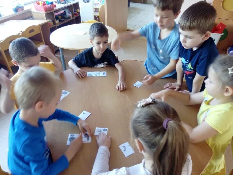 сюжетные игрушки для дошкольников. дружба в детском саду. картина друзья для дошкольников. беседа о дружбе в старшей группе. я и мои друзья.