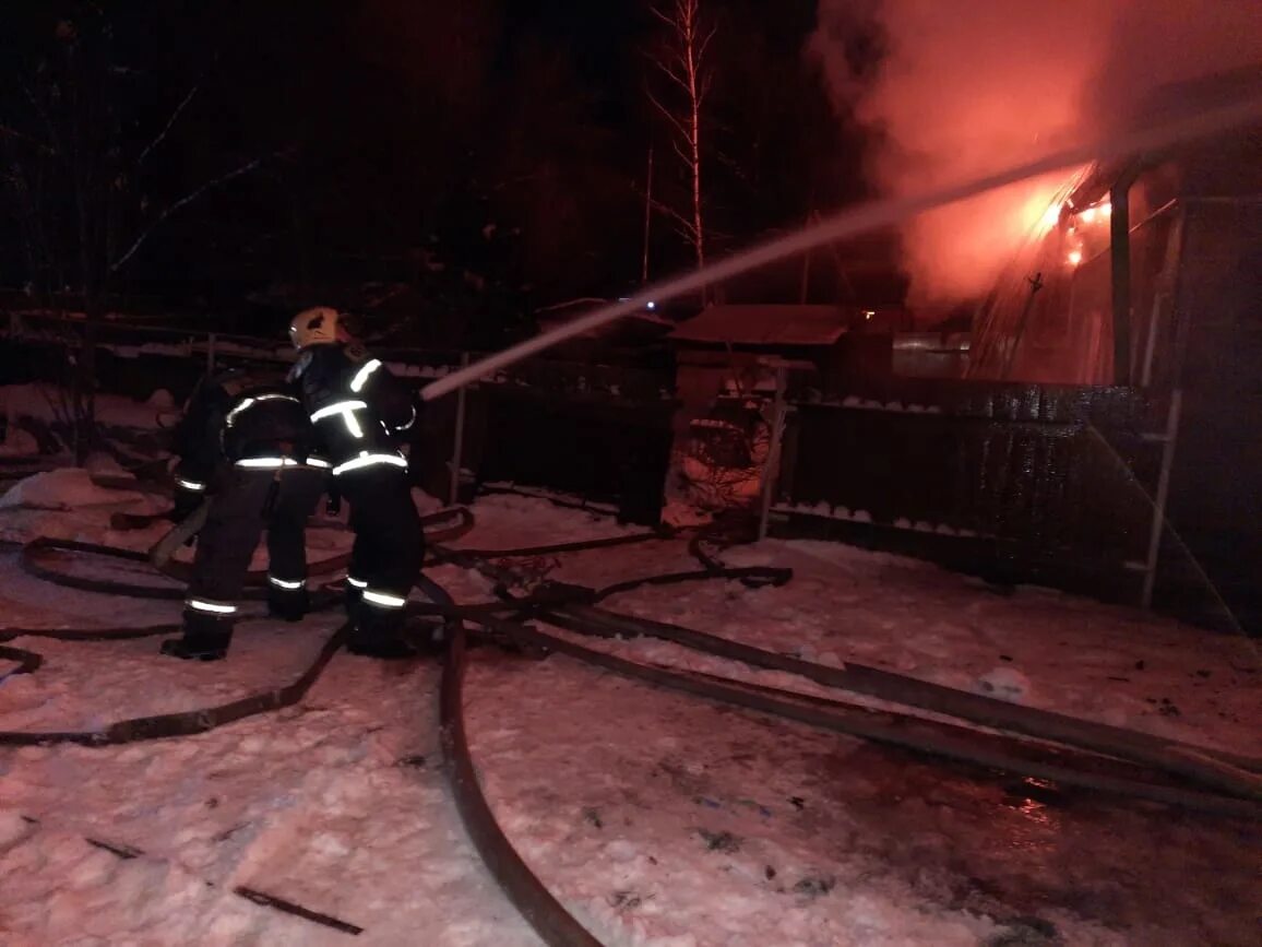 Пожар 4 декабря. Пожар в Балашихе. Пожар в Балашихе сейчас в жилом доме. Пожары в Московской области. Пожар в микрорайоне Чертаново.