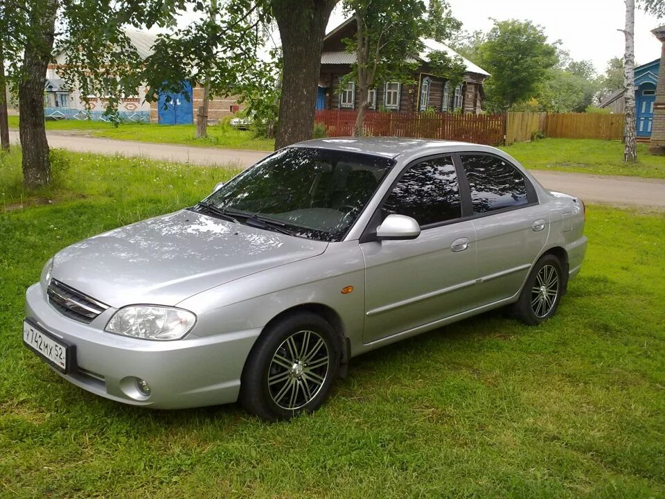 Спектра 8 год. Kia Spectra r15. Kia Spectra r17 серебро. Kia Spectra 2009 алмазное серебро. Киа спектра 2007 серебристая.