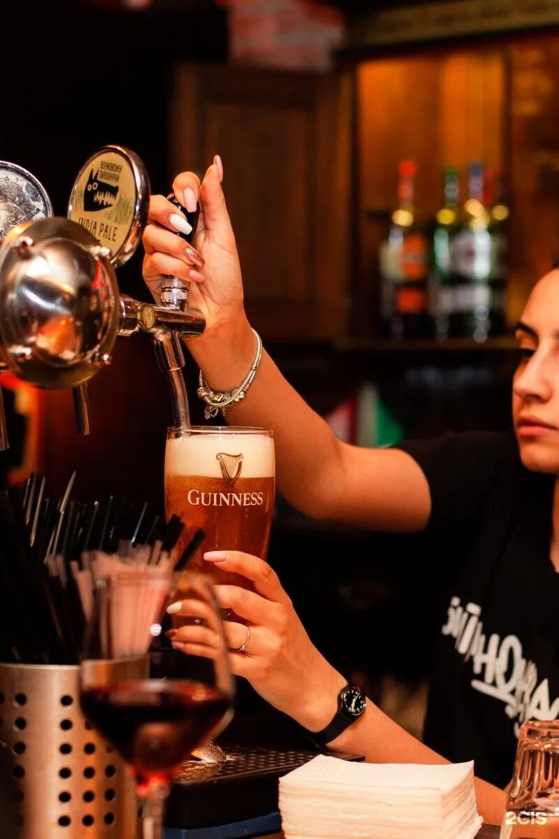 Паб гриффин йошкар-ола. Бульдог йошкар ола фото с квеста. Чавайна 33 йошкар-ола. Паб бульдог йошкар ола. Бар бульдог йошкар-ола.