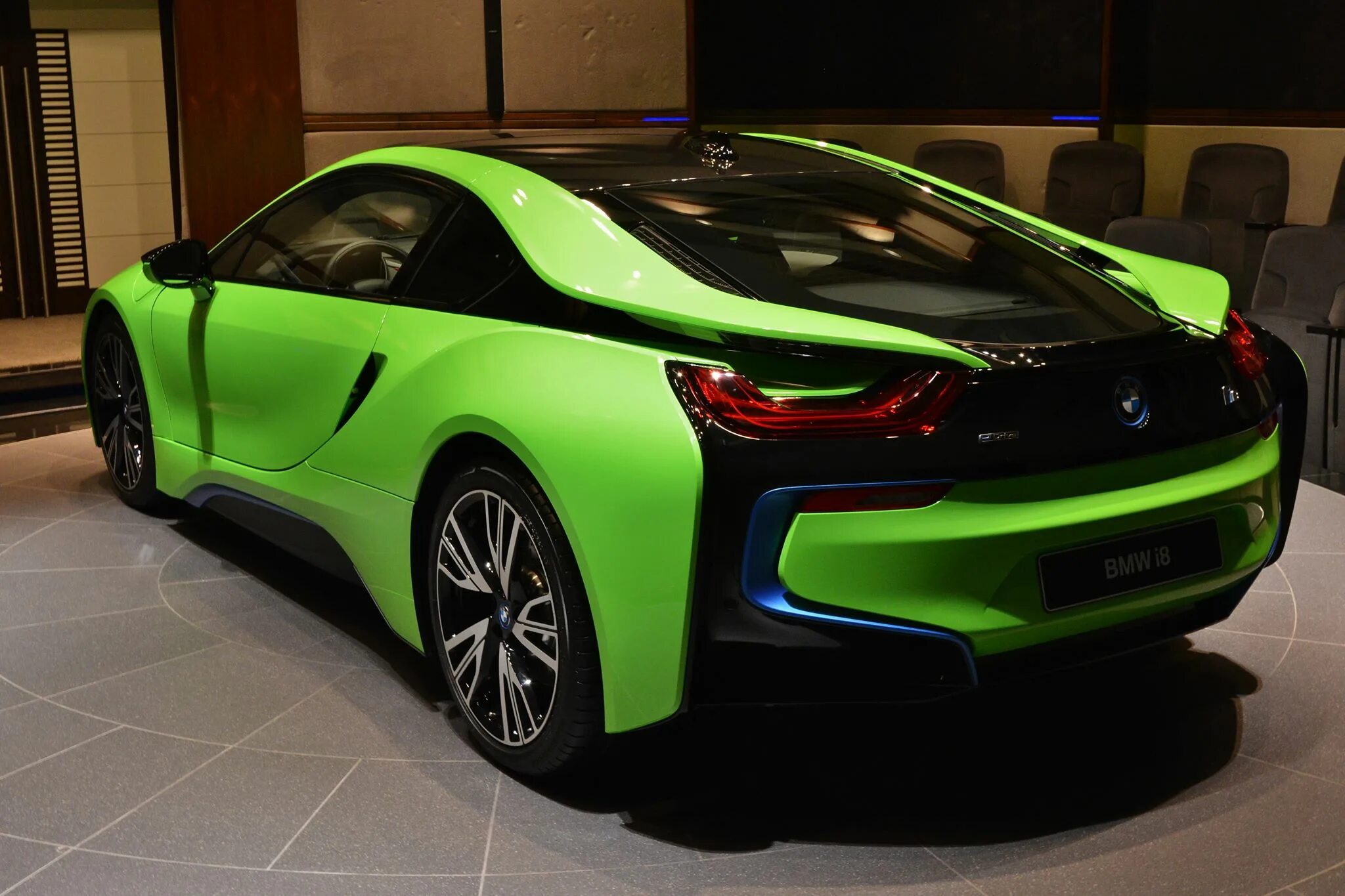 BMW i8 зеленая. BMW i8 Lime Green. БМВ i8 салатовая. BMW i8 2021 Green. Green сколько стоит