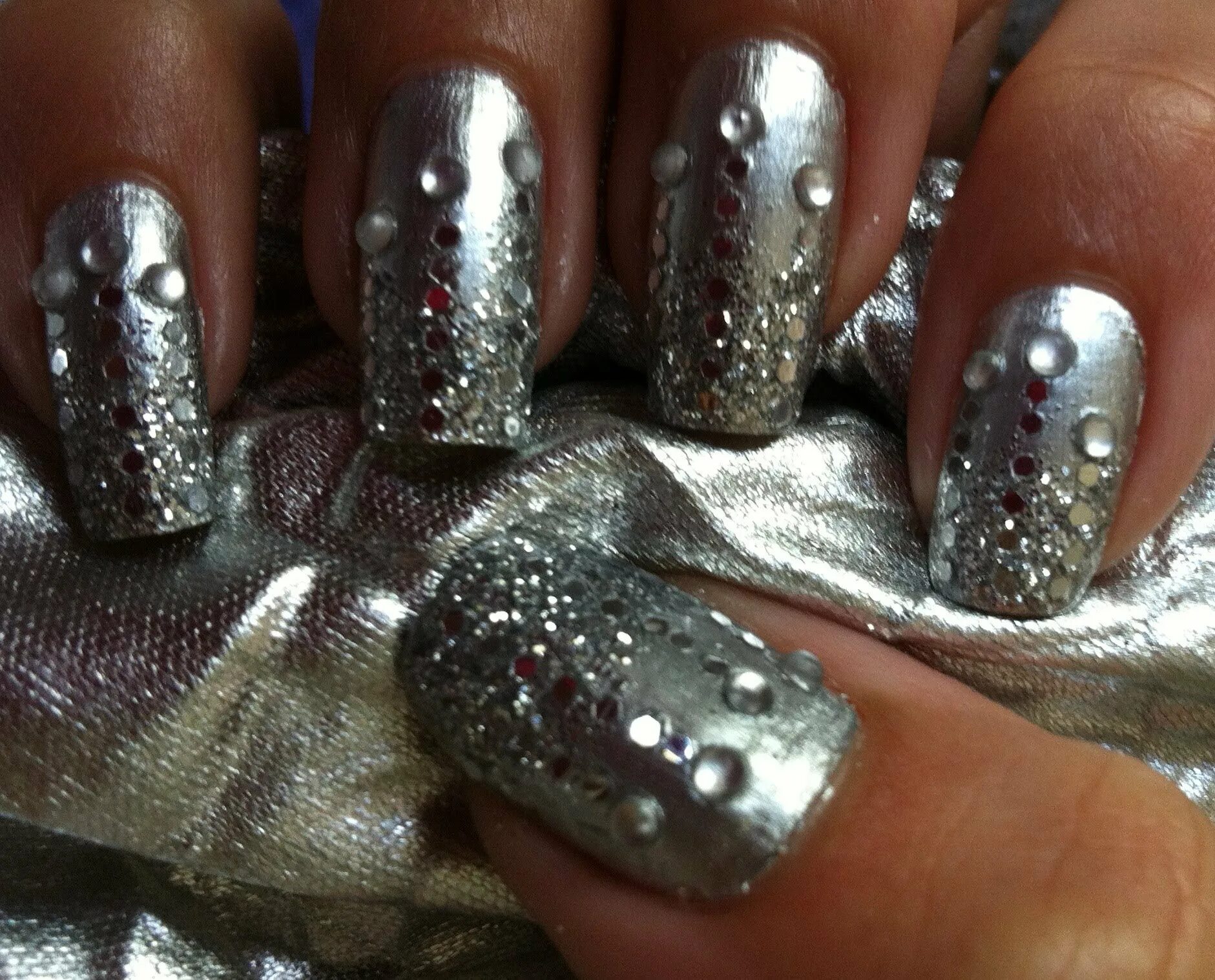 ногти с капельками воды. маникюр с капельками. маникюр мокрый эффект. мокрый маникюр. интересные техники маникюра.