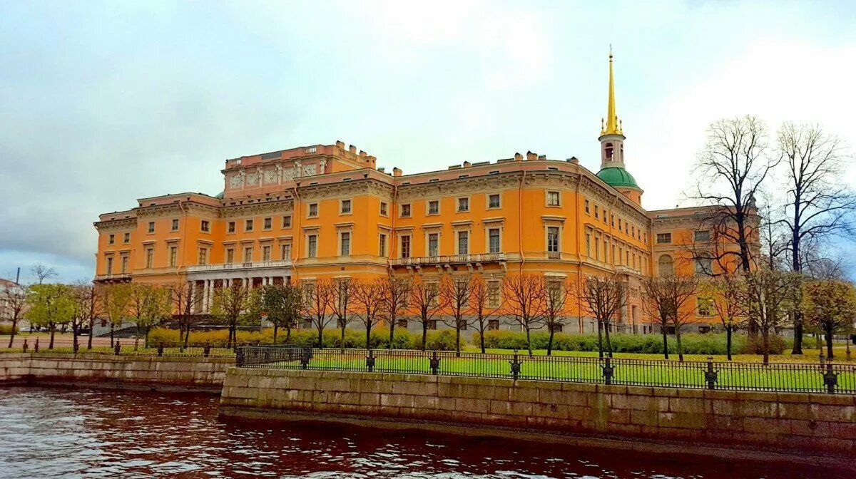 Михайловский замок где находится в петербурге У Михайловского замка задержали парня, пытавшегося "заработать" на ограблении це