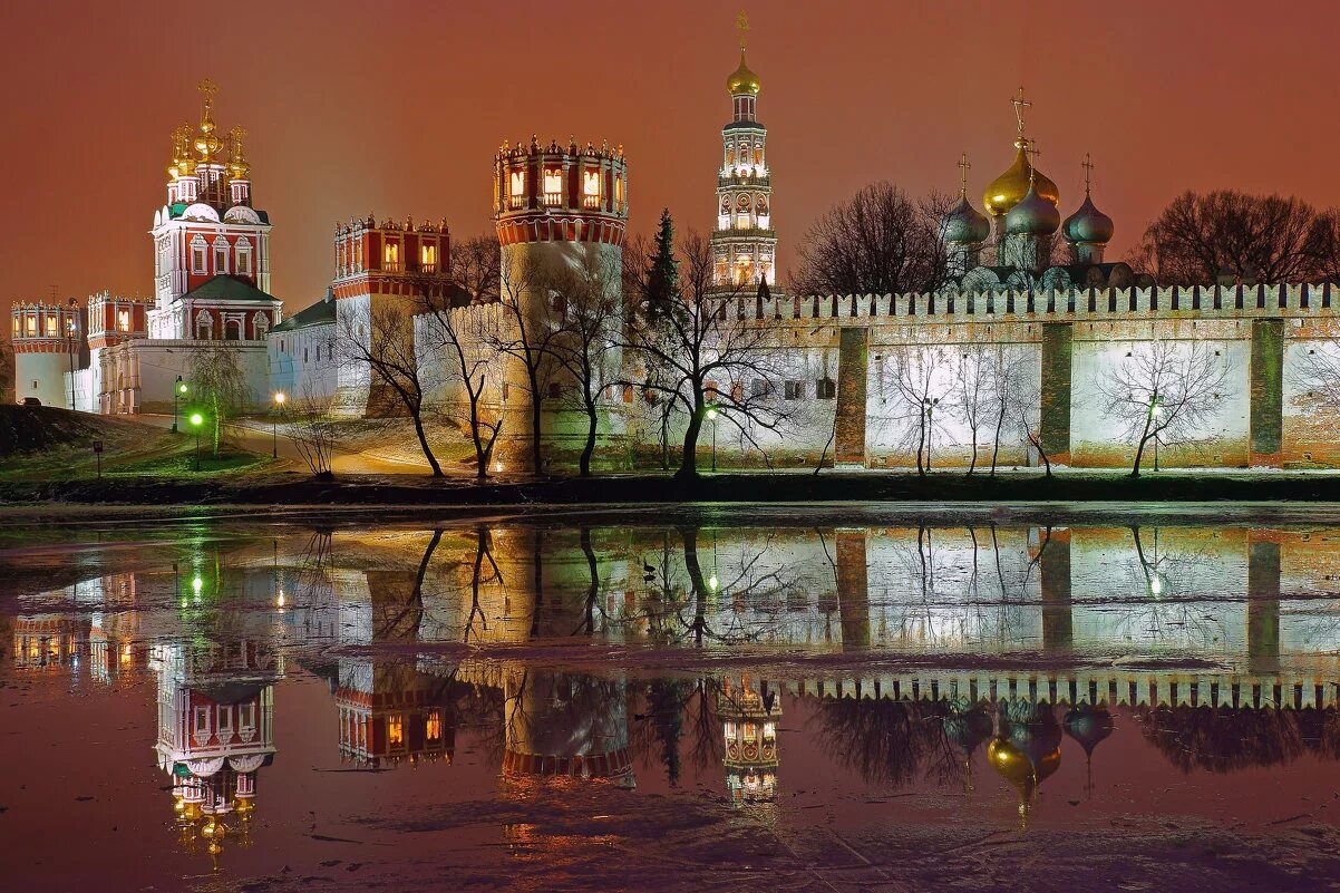 новодевичий монастырь в москве 2019. парк новодевичьи пруды. богородице-смоленский новодевичий женский монастырь, москва. новодевичий монастырь в москве. вид на новодевичий монастырь с москва реки.
