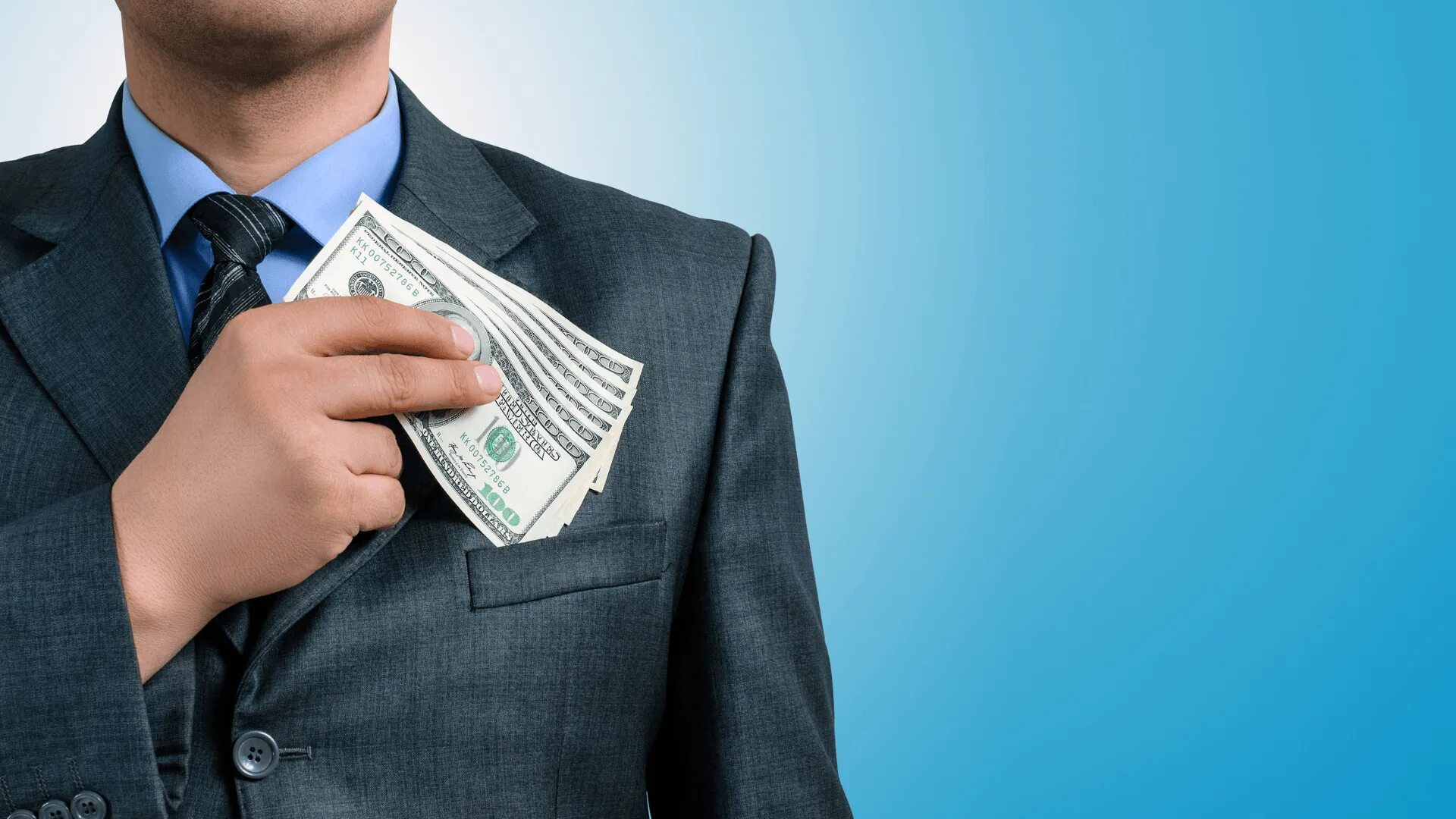 Деньги в карманах людей. Деньги в карманах людей. Человек с деньгами в кармане. Деньги из кармана. Человек с вывернутыми карманами.