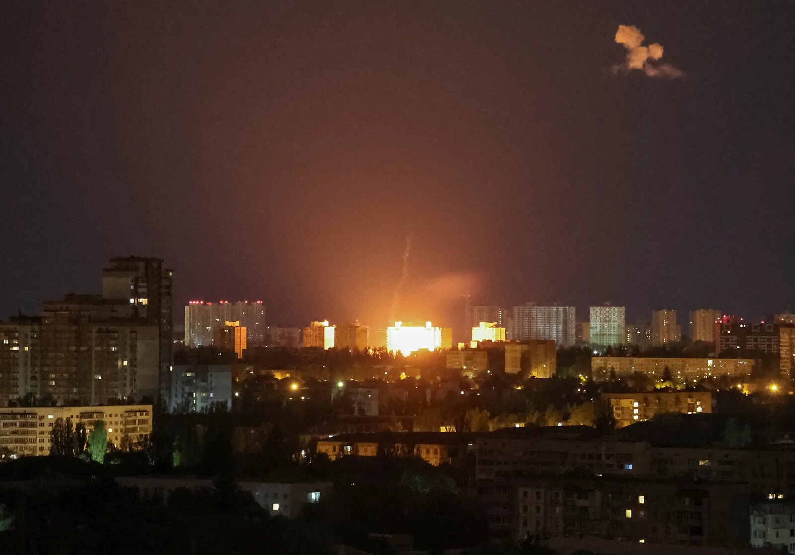 Украина атакует российские города. Россия ночью. Ночной взрыв. Небо ночью. Украина ночью.