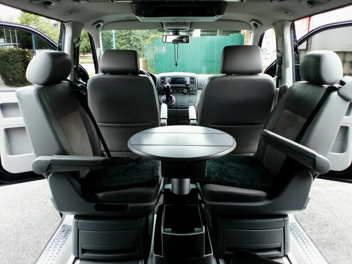 VW Multivan t5 Interior. Multivan t5 салон. VW Мультивен т5 салон. Volkswagen Multivan t5 Рестайлинг. Фольксваген мультивен т5 дизель