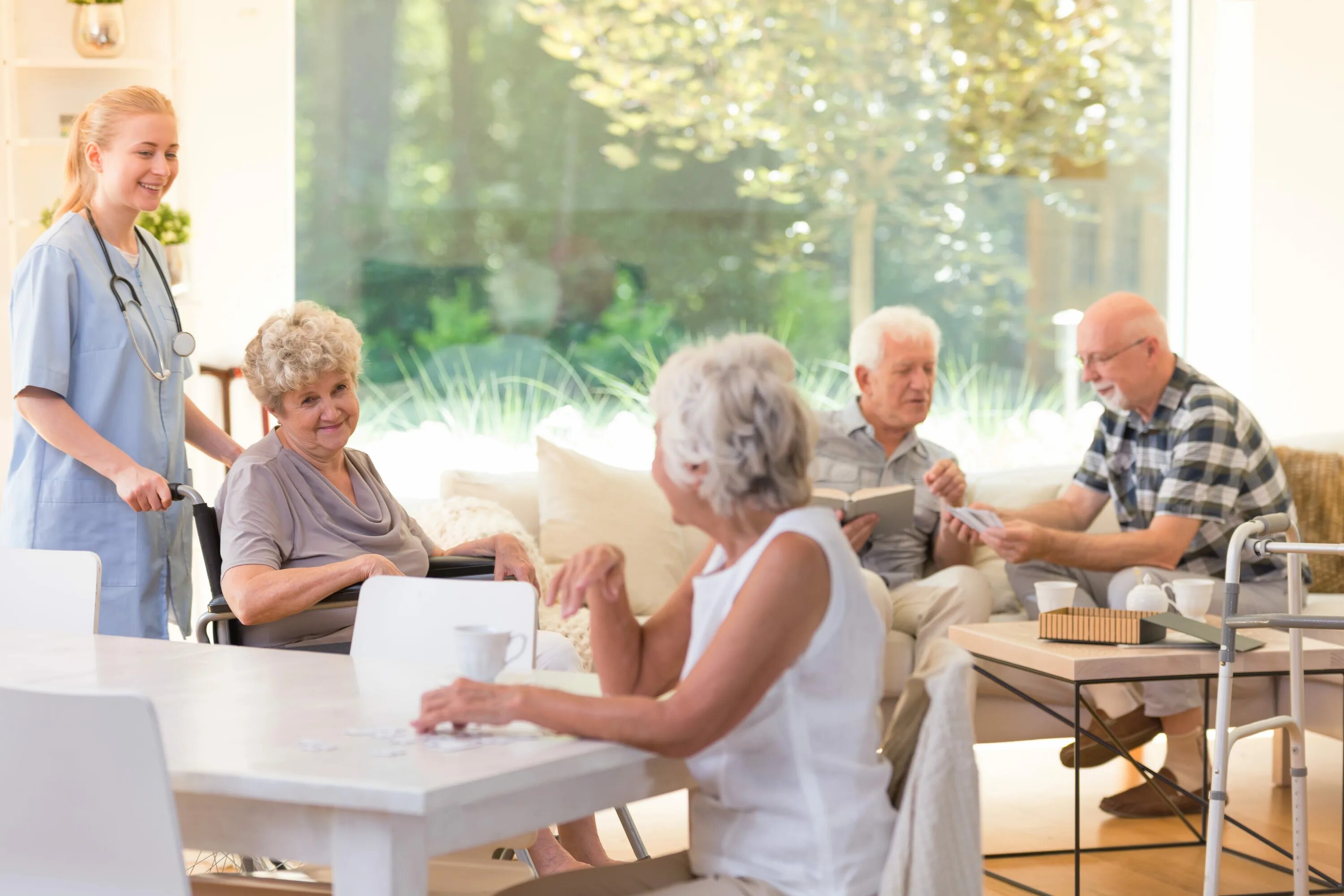 Living old age. Дом престарелых. Пенсионеры на отдыхе. Дом для пожилых. Дом престарелых Сток.