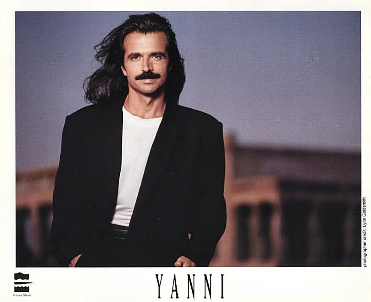 Янни хрисомаллис концерт. Янни хрисомаллис. Yanni 2006 музыканты. Греческий дирижер янни хрисомаллис. Yanni в молодости.