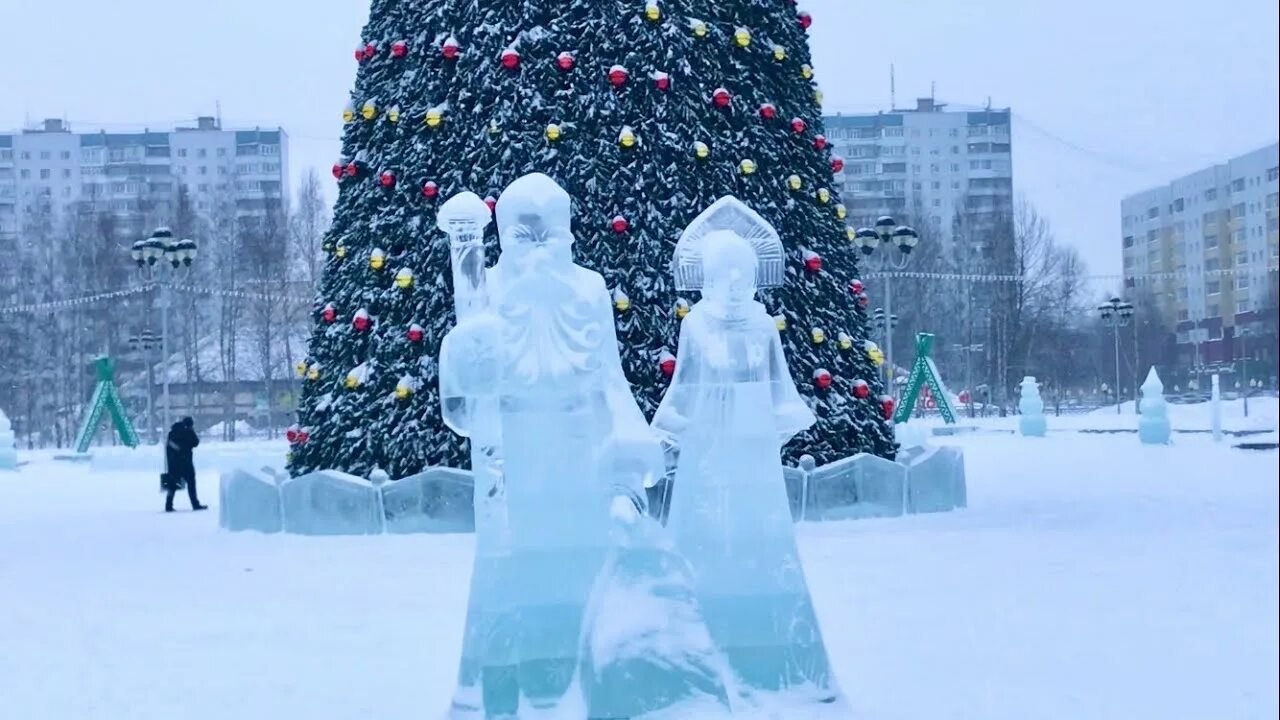 Городок нижневартовск. Ледовый городок Нижневартовск 2022. Нижневартовск ледяной городок 2022. Нижневартовск Ледовый Ледовый городок 2022. Снежный городок в Нижневартовске 2023.