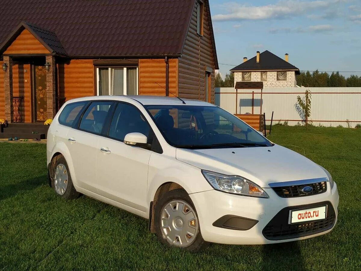 Куплю форд фокус 2 рестайлинг универсал. Ford Focus 2 универсал. Ford Focus 2 Рестайлинг универсал. Ford Focus 2 2010. Ford Focus 2010 универсал.