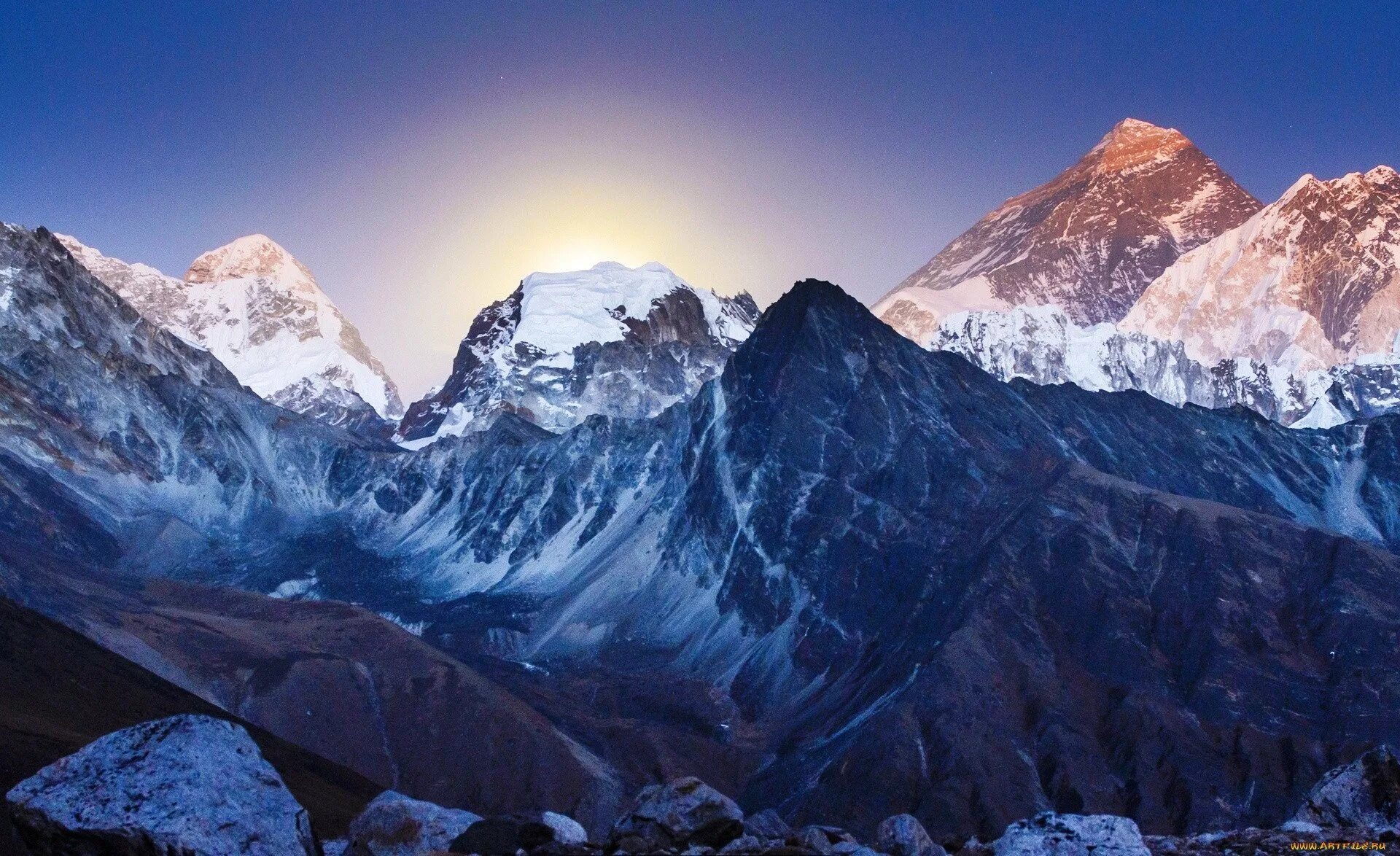 Гималаи Эверест Джомолунгма. Гора Эверест (Джомолунгма). Гималаи. Непал Гималаи Эверест. Горы : Гималаи (Эверест 8848м).