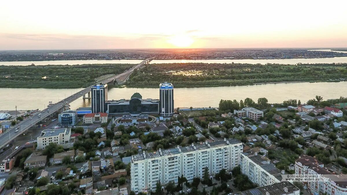 На дне волги астрахань. Город Астрахань река Волга. Астрахань панорама. Новый новый мост Астрахань. Астрахань Волга мост.