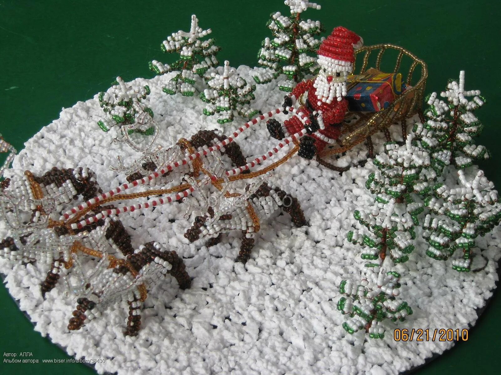 зимние поделки из бисера. новогодние фантазии из бисера. снежное дерево из бисера. зимние поделки из бисера. поделки на тему зима.