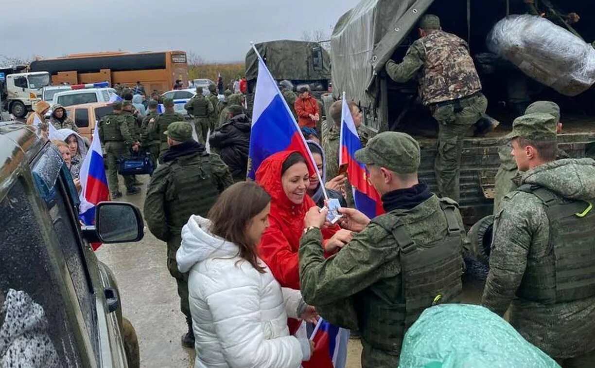 Россия проводит мобилизацию. Мобилизация фото. Мобилизация на полигоне. Военные вести. Фото мобилизованного солдата.