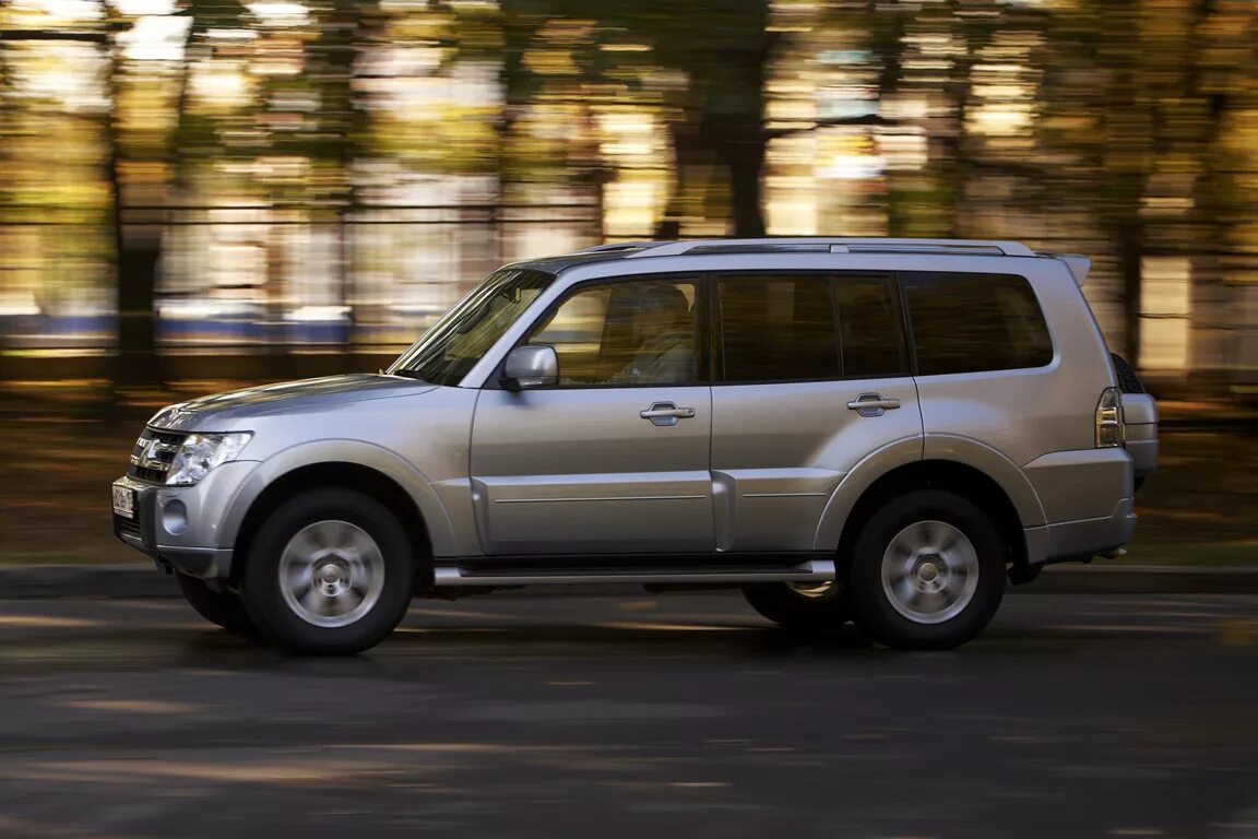 Мицубиси паджеро расход топливо. Митсубиси Паджеро 2006 года. Mitsubishi Pajero 4. Mitsubishi Pajero 3 поколение. Mitsubishi Pajero 3.0 LWB.