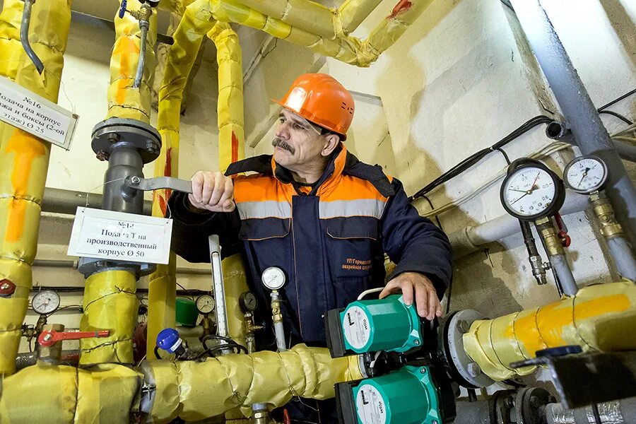 Слесарь аварийно газовой службы. Жилищно-коммунальное хозяйство. Особенности жкх. Работники жкх. Коммунальный комплекс.