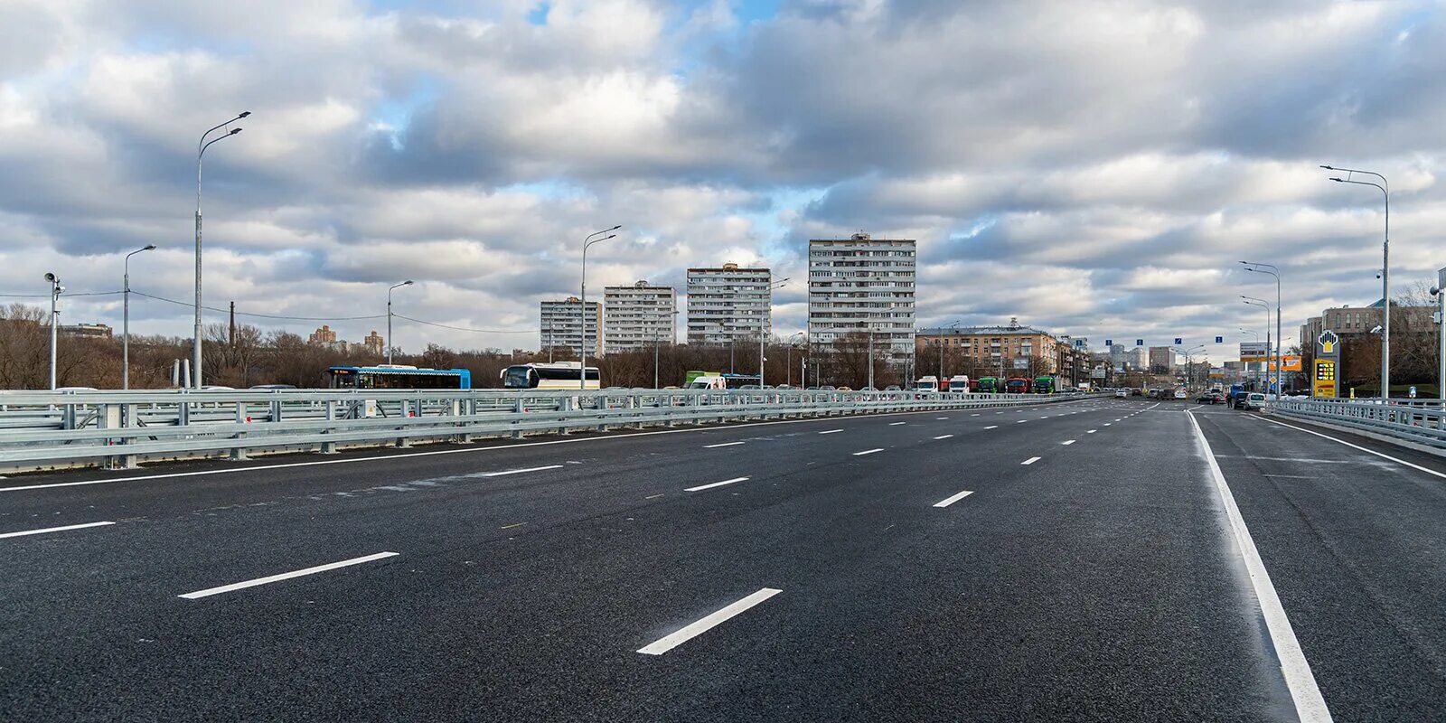 Движение открытые города. Мост река Сходня Волоколамское шоссе. Мост через реку Сходня на Волоколамском шоссе. Волоколамское шоссе 2022. Стройка Волоколамское шоссе.