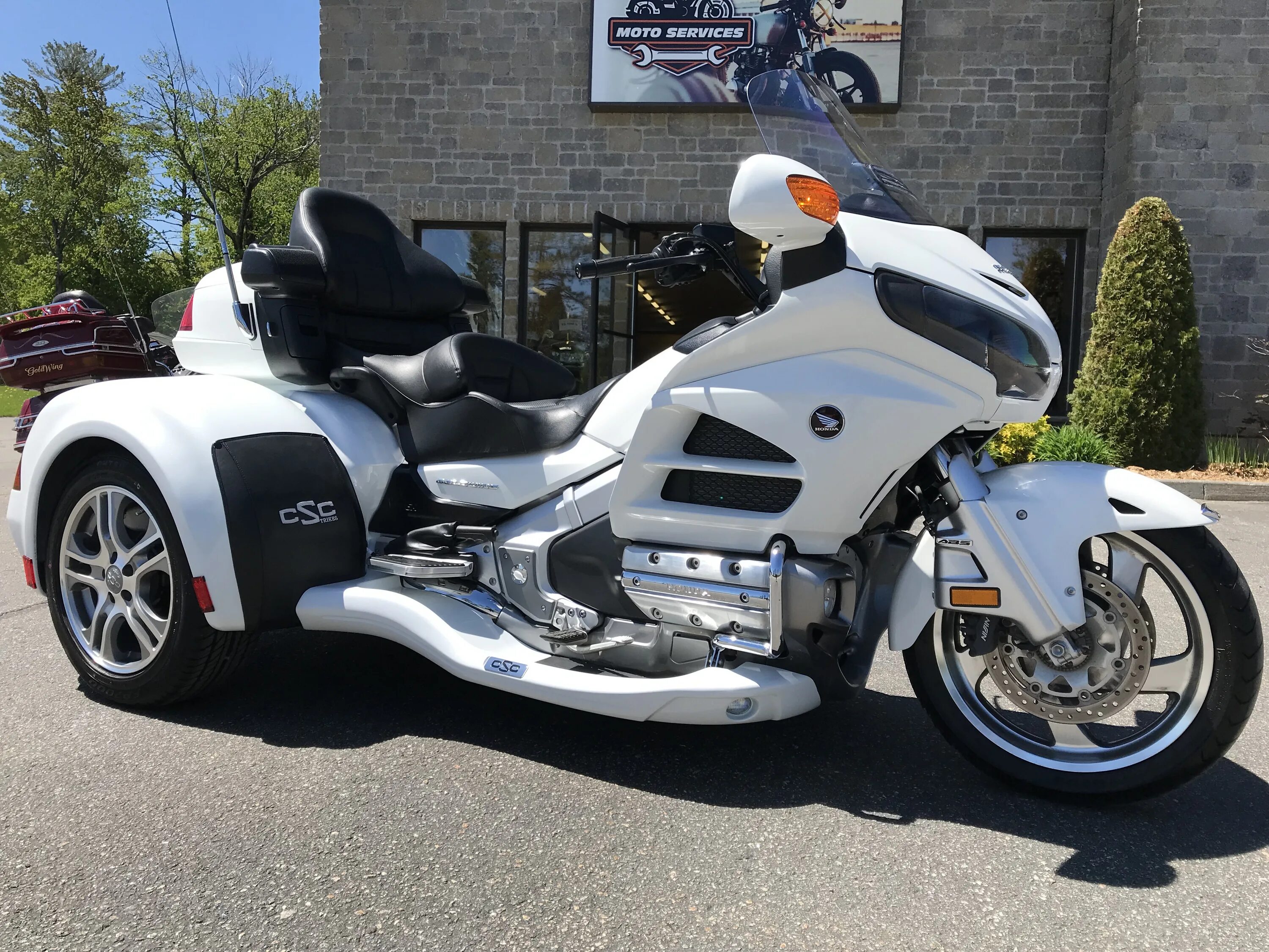 Купить голду 1800. Хонда Голд Винг 1800. Honda Gold Wing 1800. Honda Goldwing 1800b. Honda Goldwing 1800 2014.