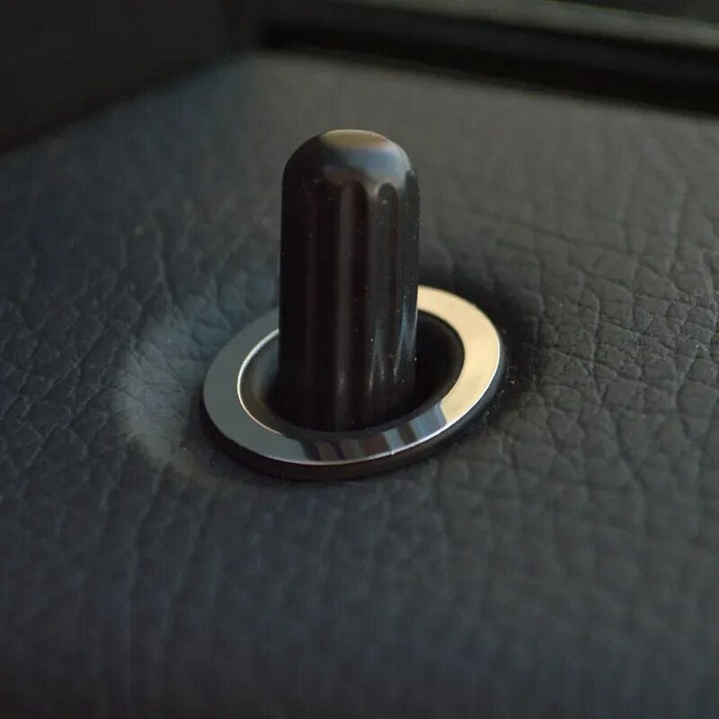 Кнопка двери авто. Кнопка двери авто. Концевой выключатель двери aqm-30b. Переключатель дверной автомобиля. Кнопка закрывания 2114.