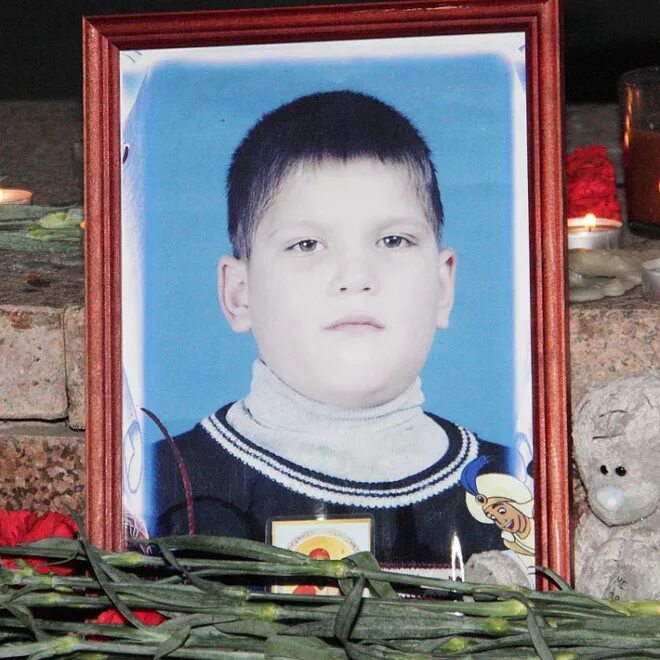 Отец погибшего мальчика. Отец погибшего мальчика. Отец погибшего мальчика. Дтп в уржумском районе кировской области. Фото 14 летнего школьника.