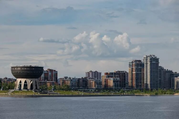 В казани что будет проходить октябре 2025. Река казанка в казани. пляж у чаши казань. пляж у чаши. казанка река в казани рядом с чашей.