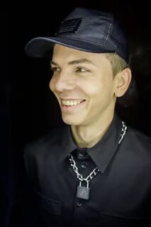 Как выглядит блоггер абракадабра
