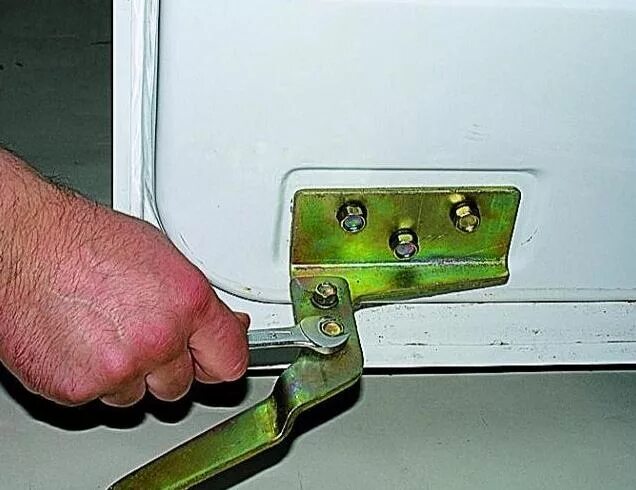 Газель как отрегулировать. Регулировка боковой двери газель 2705. боковая дверь на газель 2705. соболь 2752 верхний замок задней двери. регулировка сдвижной двери газель 2705.