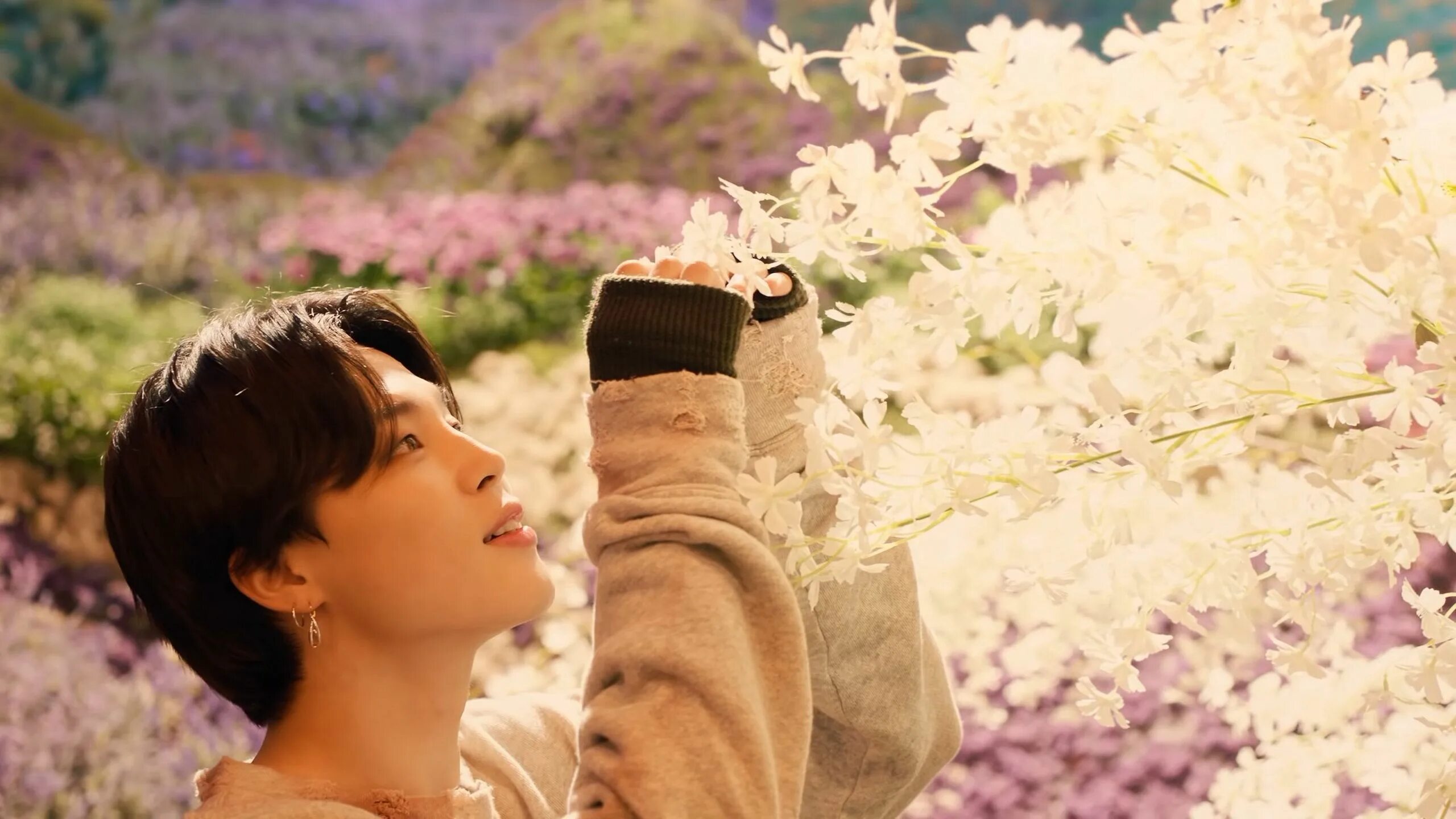 Арми бтс. Бтс стэй голд. Stay gold bts. Stay bts. Чонгук stay gold.