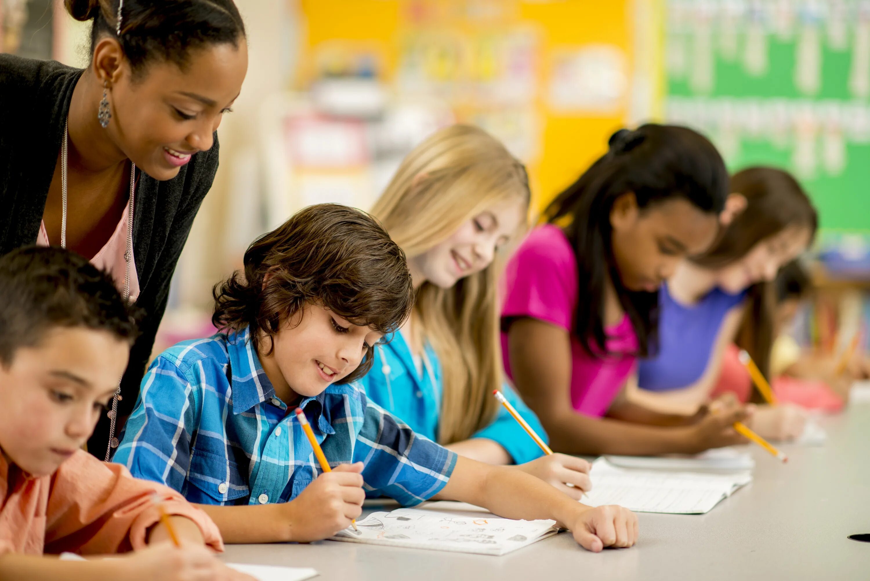 He a good student. Ученики дети langue. Фото группы учителей. Веб модель School_teach. At School или in School.