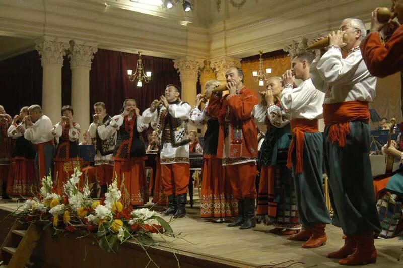Барабан в оркестре. Рахманинов: колокола & симфонические танцы. Рахманинов симфоническая поэма колокола. Симфонический оркестр зрители. Национальный симфонический оркестр украины—.