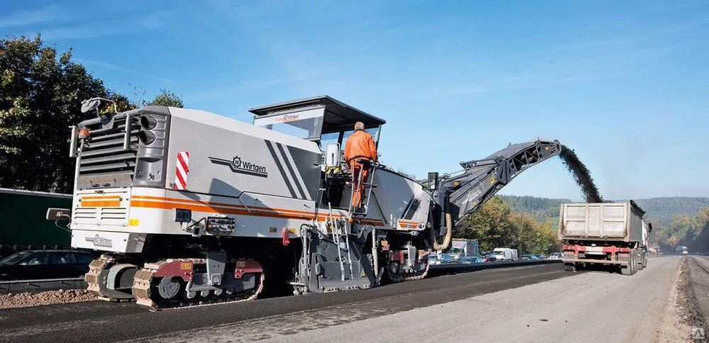 Дорожная фреза wirtgen w 200, wirtgen w 200. Фреза wirtgen w2000. Фрезерование асфальтобет. Фрезерование дорожного полотна. Асфальтобетонный фрезерование.