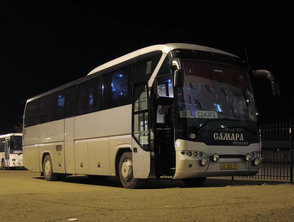 Тольятти пермь автобус. Неоплан 2216 SHD. Автобус Neoplan Tourliner (p21). Автобус Самара Ижевск 921. Перевозчик Неоплан Пермь Самара.