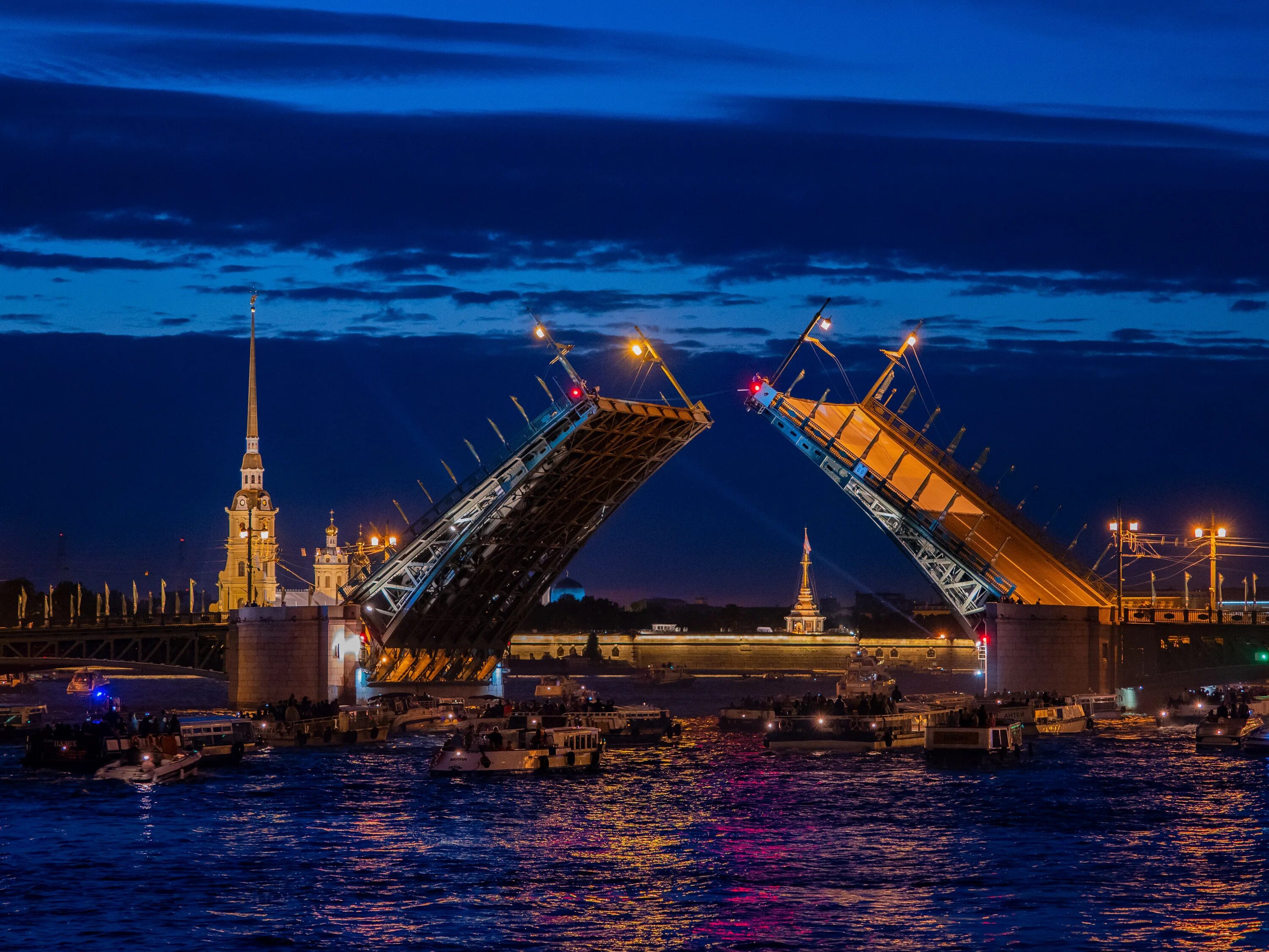 Мосты над невой конкурс 2024. Дворцовый мост в Санкт-Петербурге. Поющие мосты в Санкт-Петербурге. Поющие мосты в Санкт-Петербурге 2021. Дворцовый мост ночью в Санкт-Петербурге.