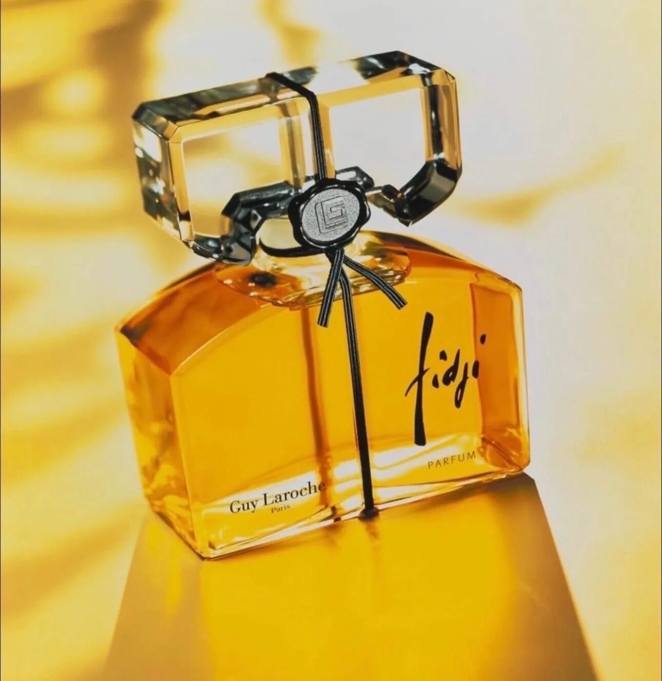 Fidji духи. Духи guy laroche fidji. аромат fidji guy laroche. guy laroche fidji 14 ml. guy laroche fidji духи 14мл.