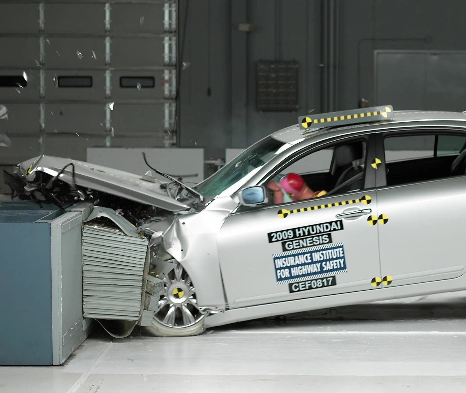 Ваш краш тест. Hyundai solaris краш тест. 1997 hyundai crash test crash test. краш тест hyundai solaris 2011. азиан кар краш тест.