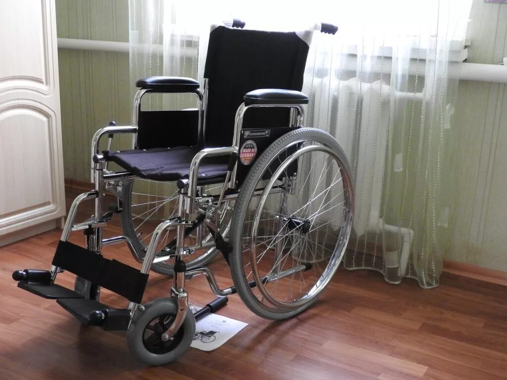 Инвалидная коляска отдам даром 2017. Инвалидная коляска с электроприводом отдам даром. Отдам инвалидную коляску. Кресло-коляска breezy 710 style p. Алидная коляска отдам даром.