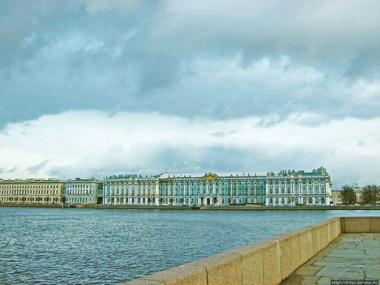 Санкт петербургский театр на неве. Эрмитаж Дворцовая набережная. Дворцовая набережная Невы в Санкт-Петербурге. Зимний дворец Санкт-Петербург с Невы. Набережная Невы у зимнего дворца.