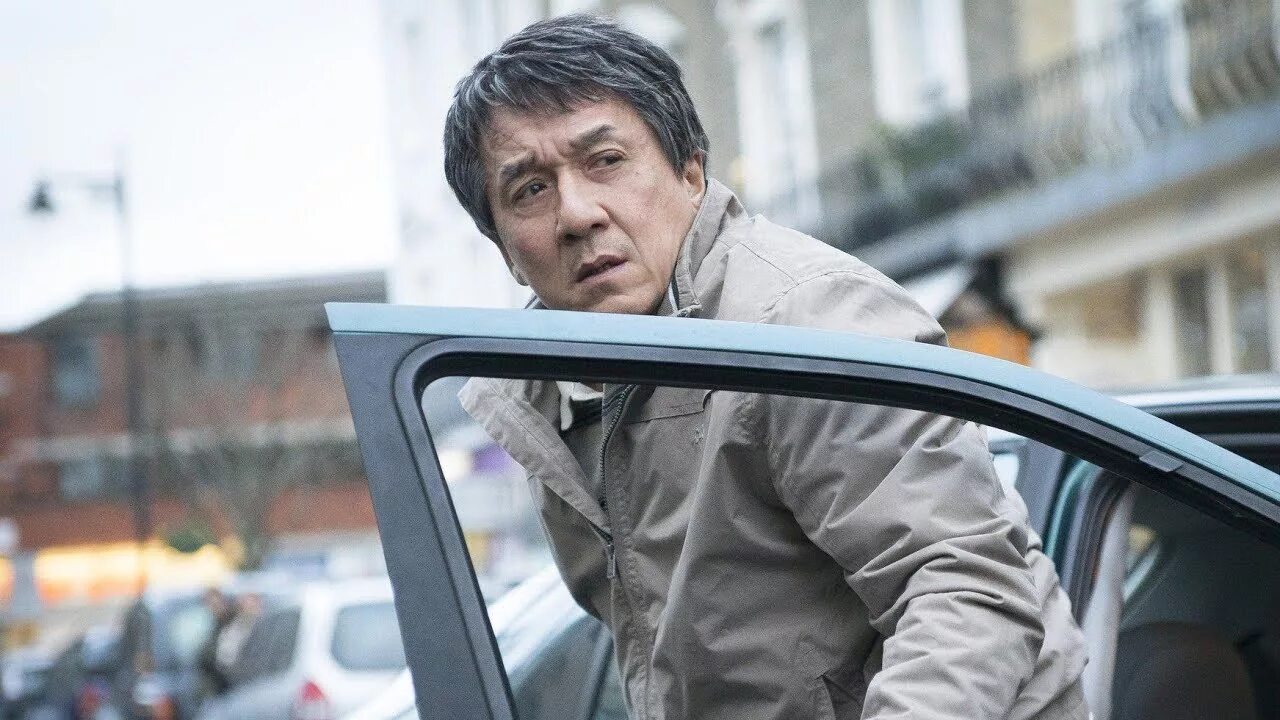 Иностранные туристы в петербурге. Джеки чан и пирс броснан. Иностранец фильм с джеки чаном. Кэти льюнг в фильме иностранец. Иностранец фильм 2017.