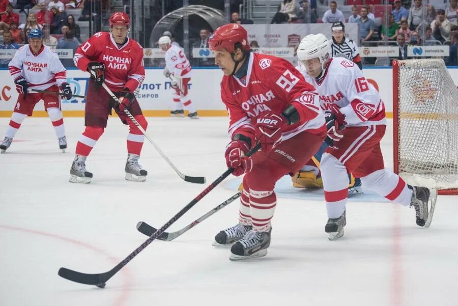 Ночная хоккейная лига красноярск. Ночная хоккейная лига красноярск. Ночная хоккейная лига красноярск. Легенда 17 фильм 2013. Хоккейная команда ночная лига красноярска.