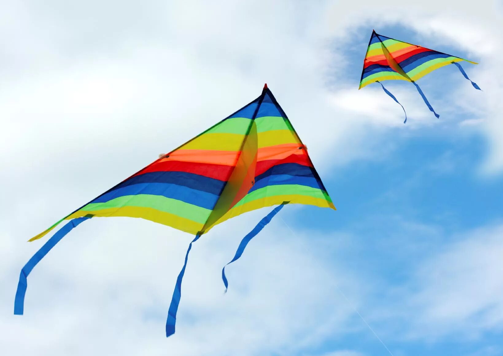 Flying a kite перевод на русский. Воздушный змей. Бумажный змей. Воздушный змей нарисовать. Воздушный змей фон.