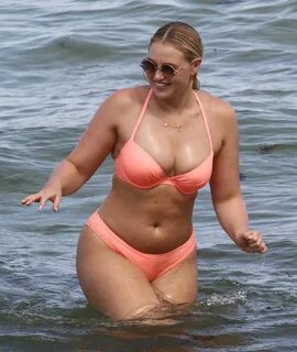 Iskra-Lawrence-in-Pi. 