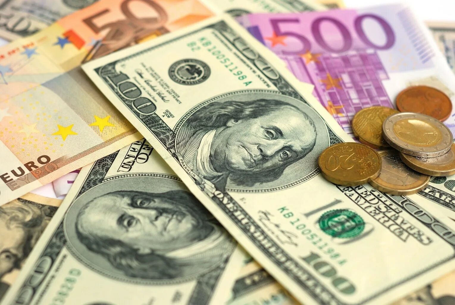 Иностранная валюта. Доллар и евро. Доллар фото. Иностранная валюта евро.