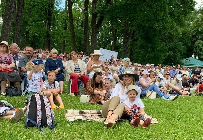 Спасское-Лутовиново Тургеневский праздник. Абунофест Спасское Лутовиново. Тургеневское лето в Спасском Лутовиново праздник. Спасское Лутовиново 100 лет празднование. Спасское лутовиново масленица 2024