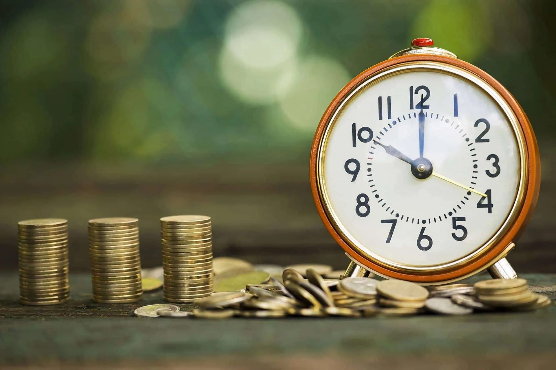 Время деньги результат. Время - деньги. Экономия времени и денег. Часы и деньги. Часы с монетами.