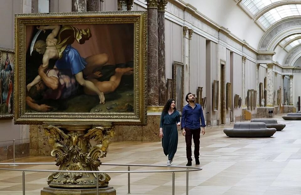 Музей изобразительных искусств Лувр. Галерея в Париже Лувр. Галерея Микеланджело Лувр. Экспонаты музея Лувра в Париже. Где находится знаменитый музей