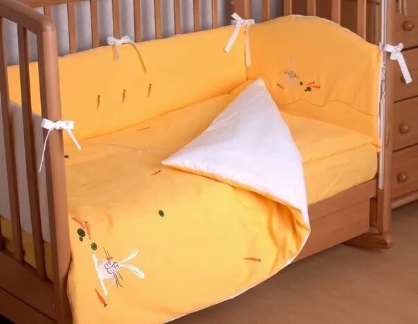 Размеры белья детской кроватки. Постельное белье для новорожденных в кроватку. Детские простыни в кроватку. Пододеяльник в детскую кроватку. Постельное для детской кроватки.