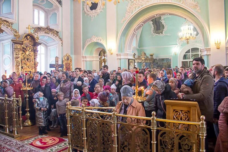 Служба в церкви. Литургия в храме. Тихвин богослужение. Богослужение коренево. Богослужение коренево.