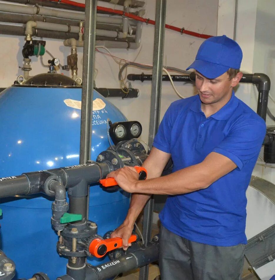 Обслуживание внутренних систем водоснабжения. Водоснабжение и водоотведение. Монтажник отопления и водоснабжения. Теплотехник профессия. Слесарь-сантехник.
