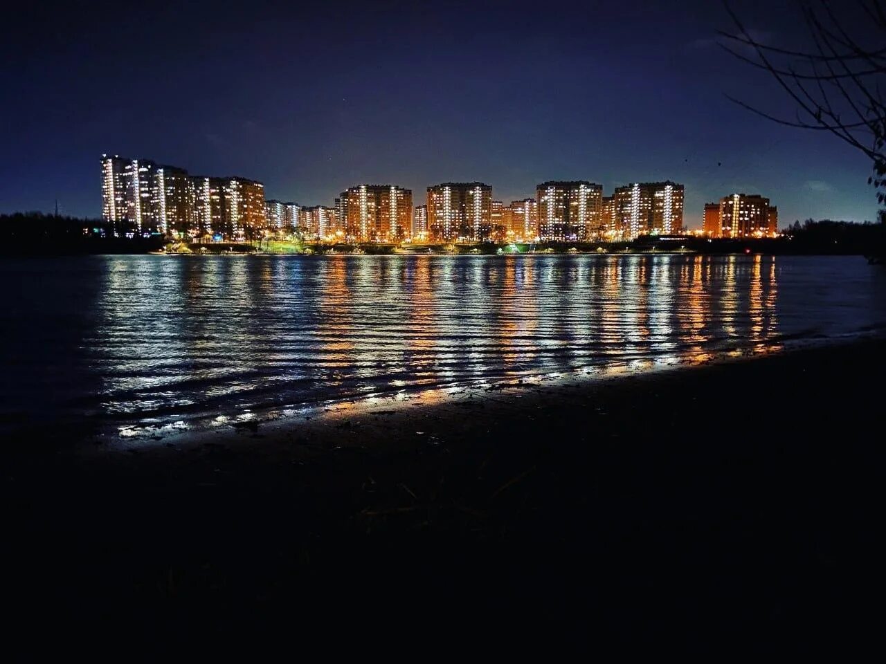 Ночной город долгопрудный. Ночной долгопрудный. Вид с окна ночью. Долгопрудный москва. Долгопрудный проспект пацаева рыбинский.